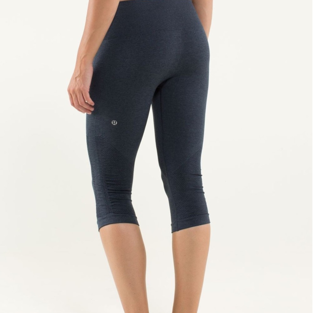 Lululemon In The Flow Crop II - Picture 2 of 4